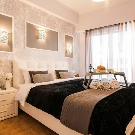 Museum Of Modern Art In Apartment, Next To Metro Suggrou Fix, Walk To Acropolis *